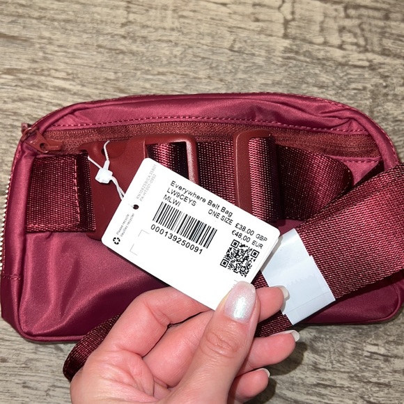 NWT Lululemon Everywhere Belt Bag Mulled Wine MLWI - Picture 8 of 8
